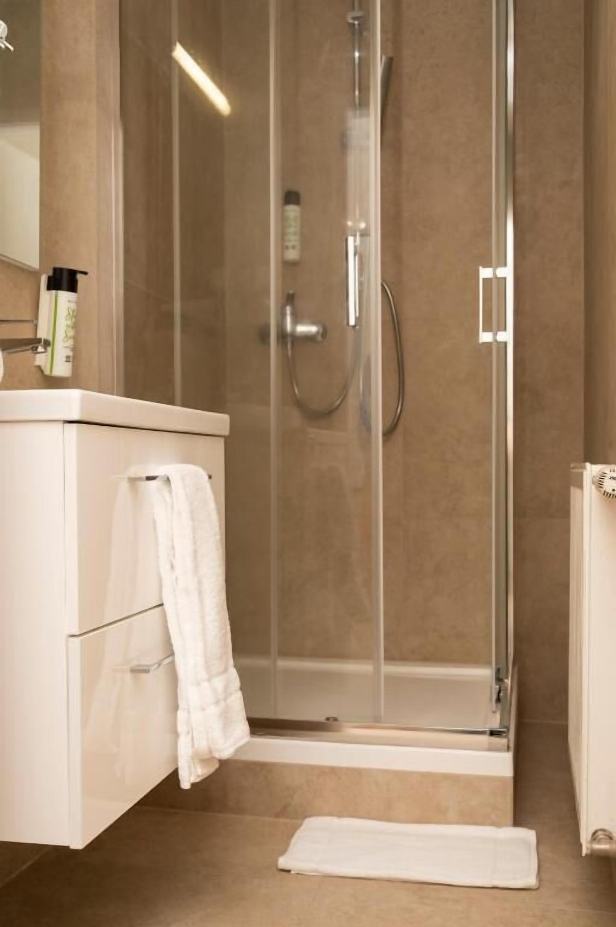Superior Studio | Bathroom