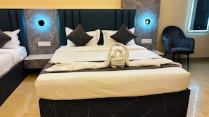 Deluxe Double Room | Meja, ruang kerja komputer riba, Wi-fi percuma 