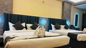 Suite – deluxe, 2 dobbeltsenger, aircondition | Skrivebord, skrivebord for bærbar PC og wi-fi (inkludert)