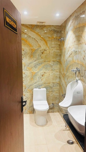 Free toiletries, towels, soap, shampoo - Shivlok Palace (Varanasi)