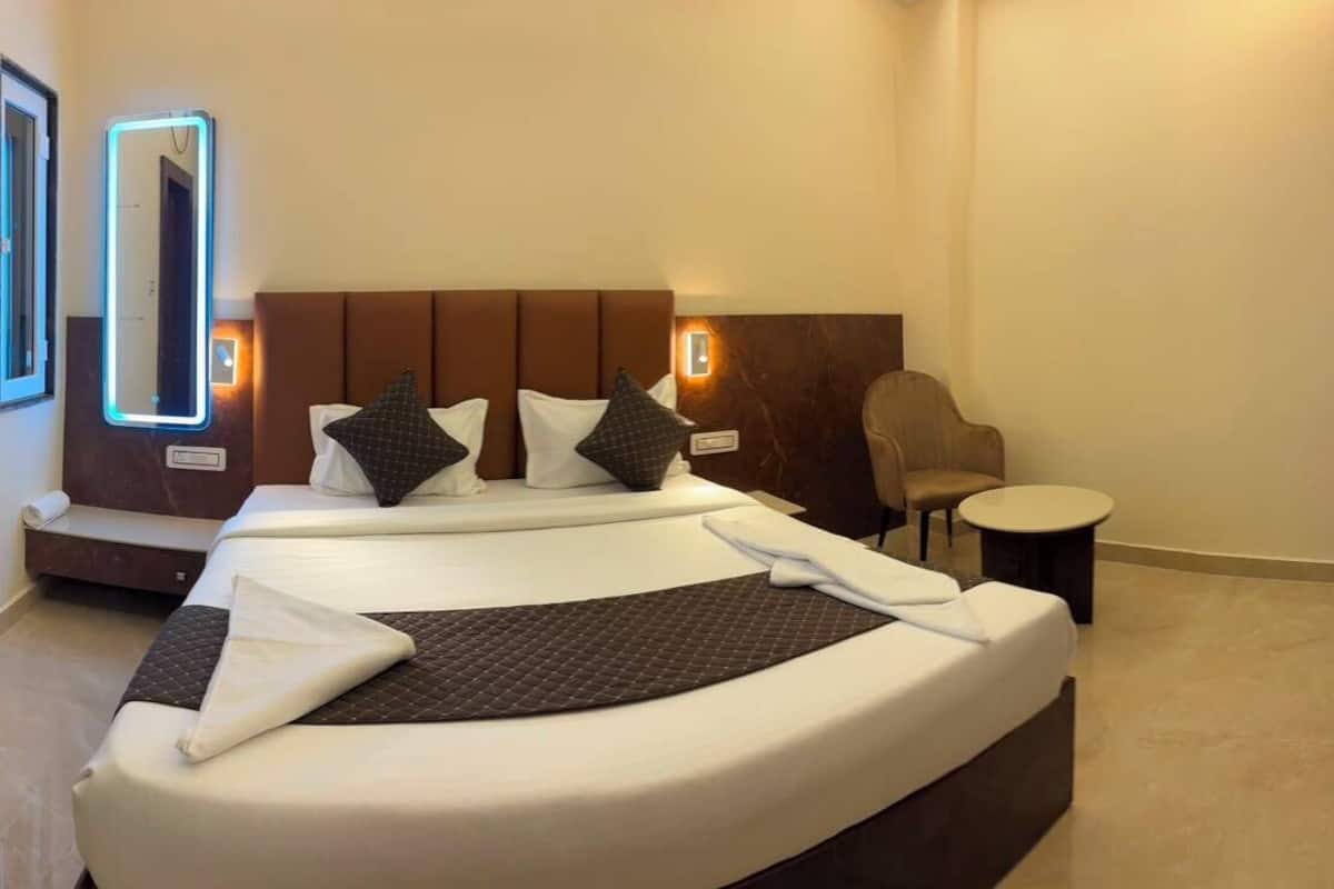 Deluxe Double Room | Meja, ruang kerja komputer riba, Wi-fi percuma 