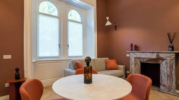Deluxe Apartment | Dining