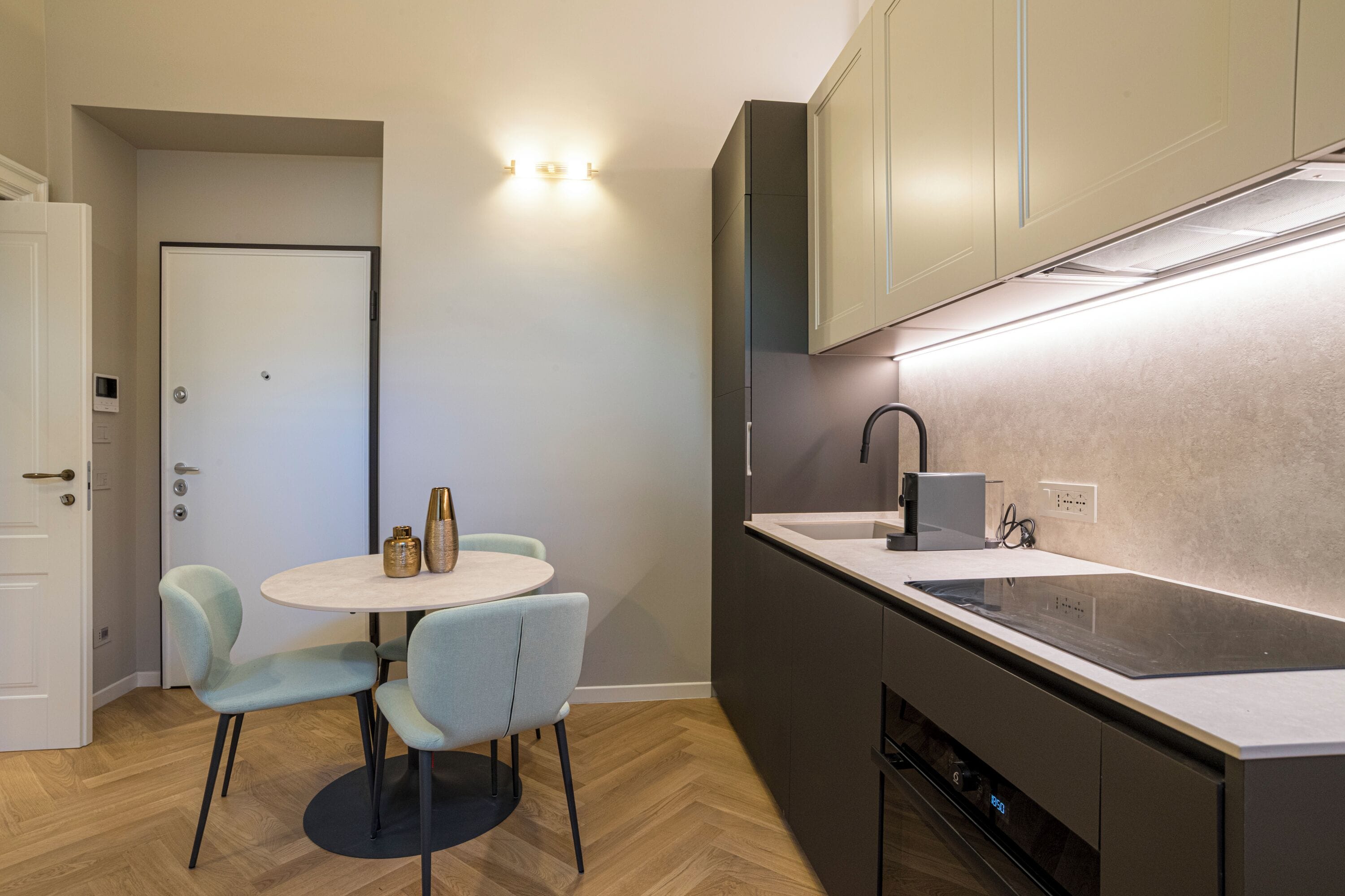 Apartamento superior | Cocina privada | Frigorífico, horno, placa de cocina y lavavajillas