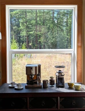 ☕ Second Coffee station with espresso machine, burr grinder, whole coffee beans and peaceful forest views. - Spacious Kimberley Mountain Retreat | 5 Bedrooms (Kimberley)