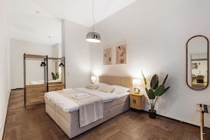 Iron/ironing board, WiFi, bed sheets - Designer Apartment in a Prime Location in Berlin (Berlin)