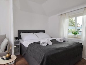 2 Schlafzimmer, Reisekinderbett, kostenloses WLAN, Bettwäsche