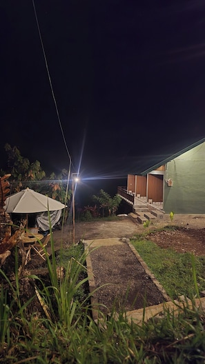 Property grounds - Bale Sunset Inn  (Bayan)