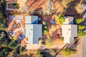Exterior - 35-45 Grasshopper Lane combo ·Large retreat, red rock views, spas, six king beds (Sedona)