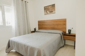 3 chambres, fer et planche à repasser, Wi-Fi, draps fournis