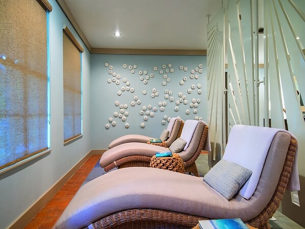 A room with three reclining chairs, a large wall-mounted light fixture, and a patterned floor. - Beautiful Pool Access and In-Room Kitchen Make this the Perfect Island Getaway! (Duck Key)