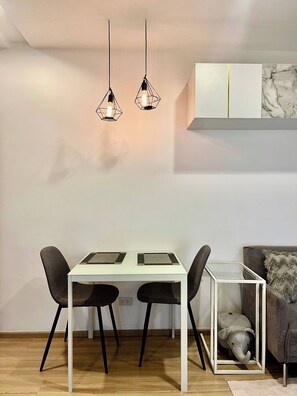 Quarto, 1 quarto, acessível, sacada | Sala de jantar