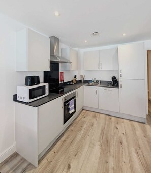 Private kitchen - City Centre One Bedroom Apartments (Liverpool)