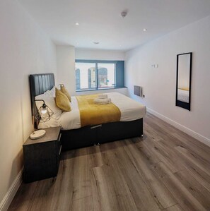 Iron/ironing board, Internet, bed sheets - City Centre One Bedroom Apartments (Liverpool)