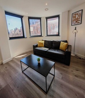 Living area - City Centre One Bedroom Apartments (Liverpool)