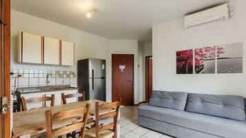 Basic Apartment | Living area