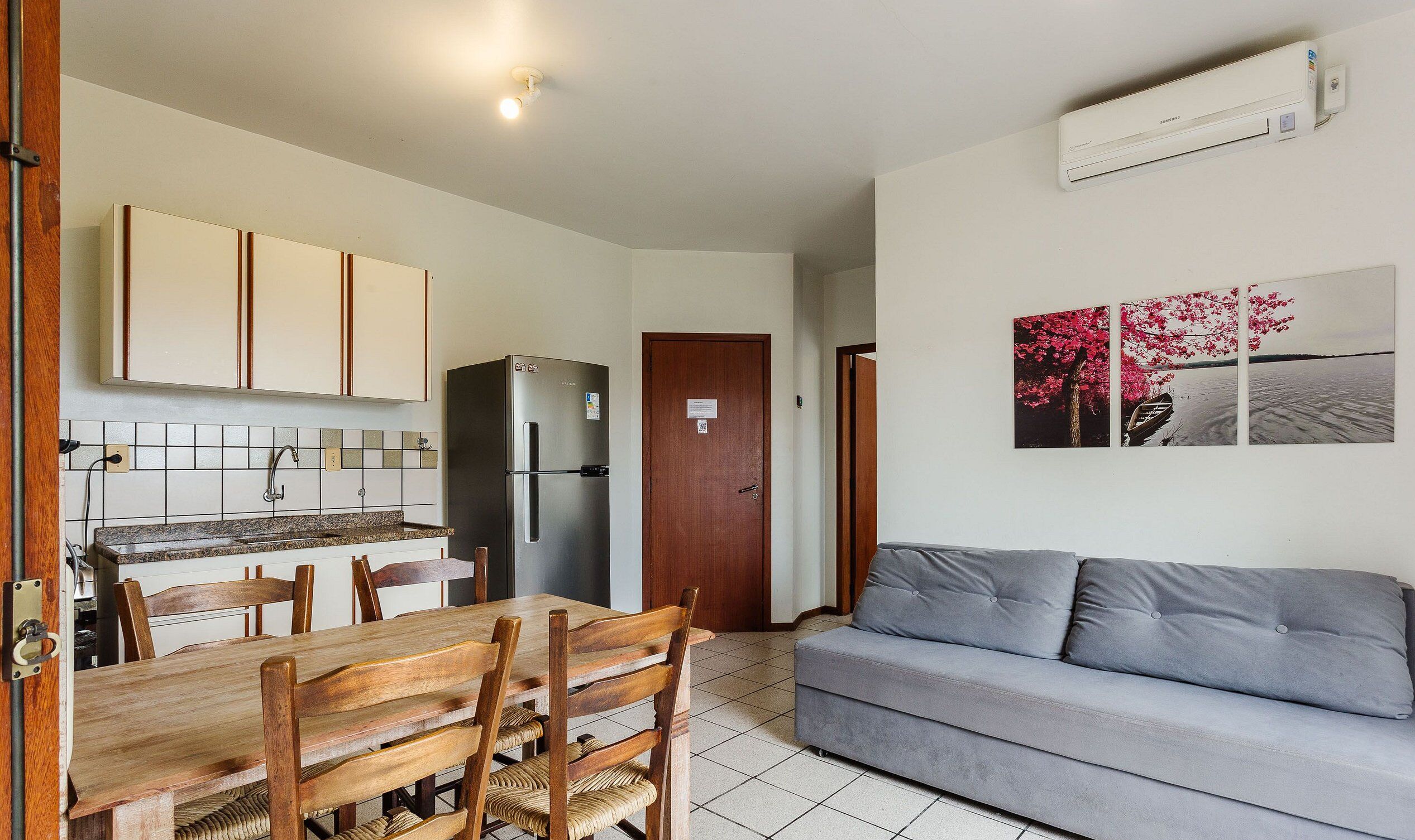 Basic Apartment | Living area