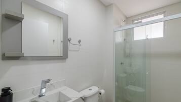 Basic Apartment | Bathroom | Shower