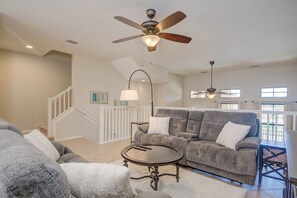 Unclassified image, 5 of 55, button - 3bed/2.5Resort-style Paseo QUAD home w/semi-private pool. (Fort Myers)