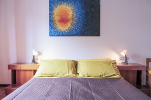 Ferros/tábuas de passar roupa, Wi-Fi, roupa de cama