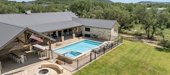 Hidden Creek - near Frio River - 6 bedroom - hot tub - pool - outdoor kitchen