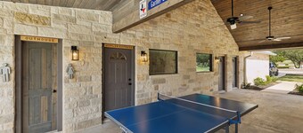 Hidden Creek - near Frio River - 6 bedroom - hot tub - pool - outdoor kitchen