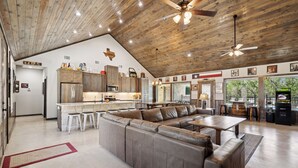 Interior - Hidden Creek - near Frio River - 6 bedroom - hot tub - pool - outdoor kitchen (Concan)