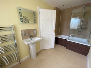 Cottage, 5 Bedrooms | Bathroom - Riff Farmhouse (Gorseness)