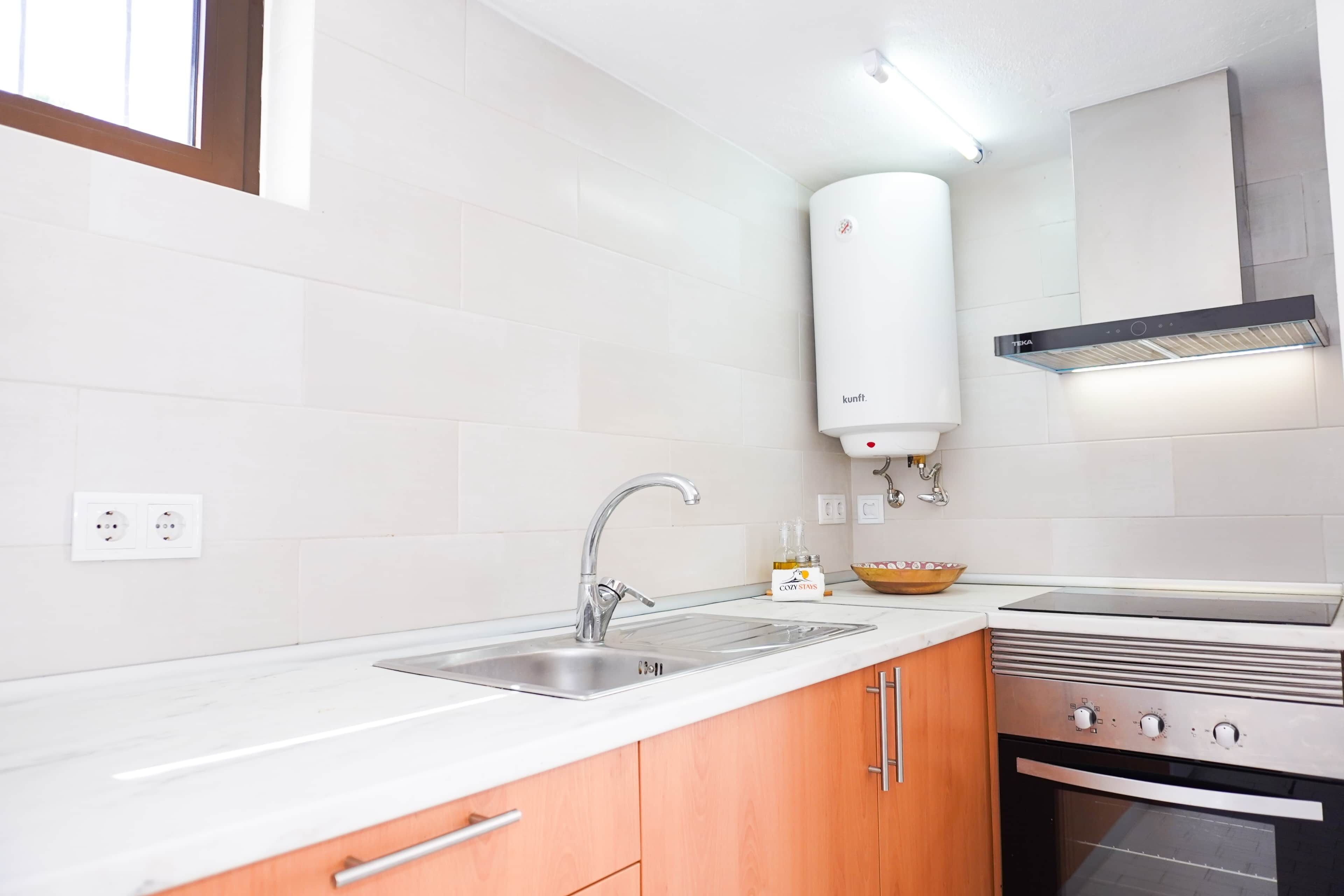 Fridge, stovetop