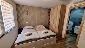 In-room safe, free WiFi