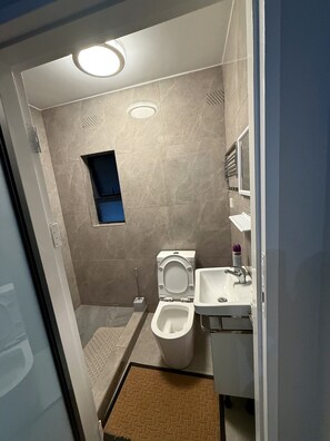 Bathroom - Chelsea Luxe Stay - Stylish 3-Bedroom Retreat in Harare (Harare)
