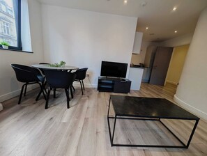 Dining - City Centre Two Bedroom Apartments (Liverpool)