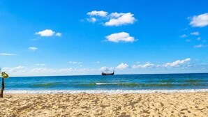 A beach with clear skies, a boat in the distance, and a person with a parasol. - Studio for 2 people, close to the sea (Dziwnówek)