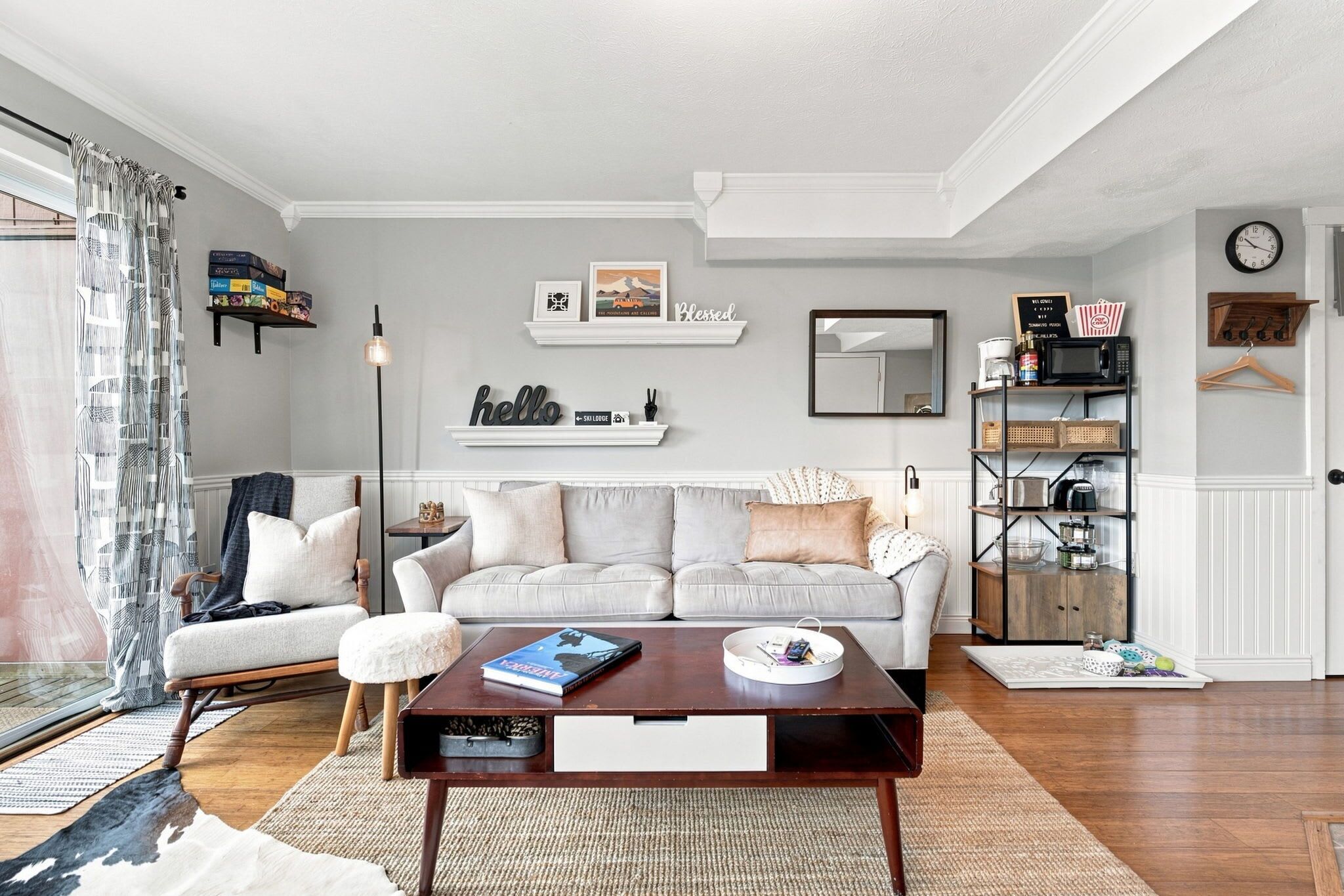 TV, fireplace, offices