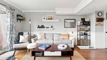 TV, fireplace, offices