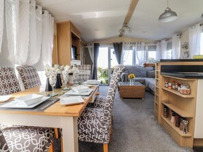 A cozy interior with a dining area, sofa, and kitchen. - 33 Pendle View (Clitheroe)
