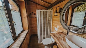 Comfort Double Room, Garden View | Bathroom | Shower, towels, soap, shampoo