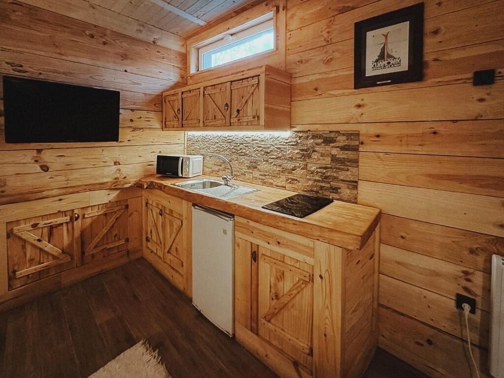 Apartment, Garden View | Private kitchen | Fridge, microwave, stovetop, cookware/dishes/utensils