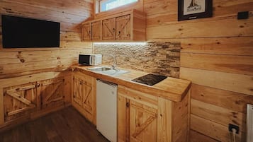 Apartment, Garden View | Private kitchen | Fridge, microwave, stovetop, cookware/dishes/utensils