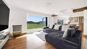 Unclassified image, 5 of 35, button - Berry Lodge I 5 Bed House Sleeps 10 -hot Tub -spa (Upminster)