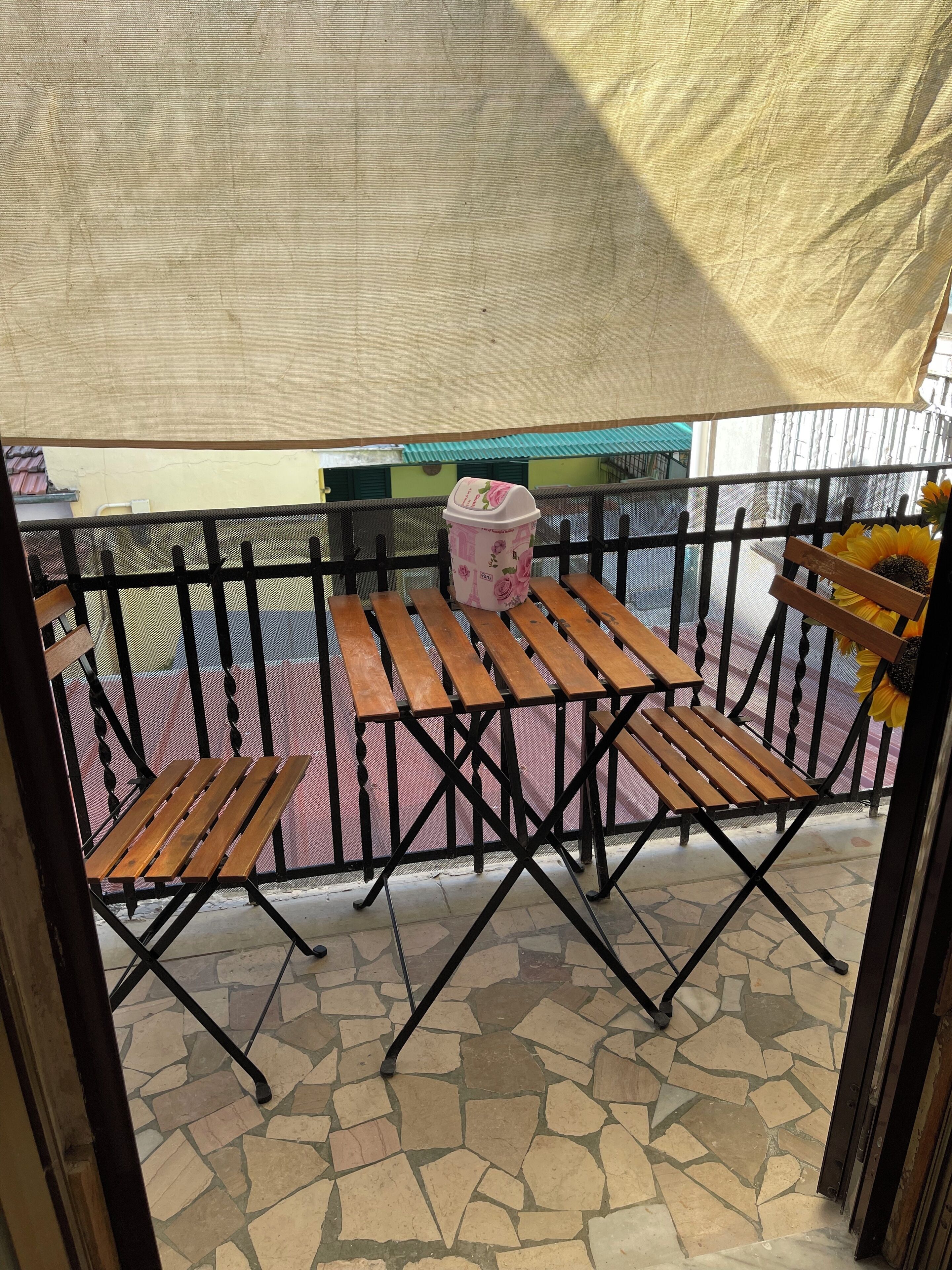 Basic Double or Twin Room, Balcony, Courtyard View | Outdoor dining