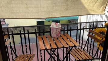Basic Double or Twin Room, Balcony, Courtyard View | Outdoor dining