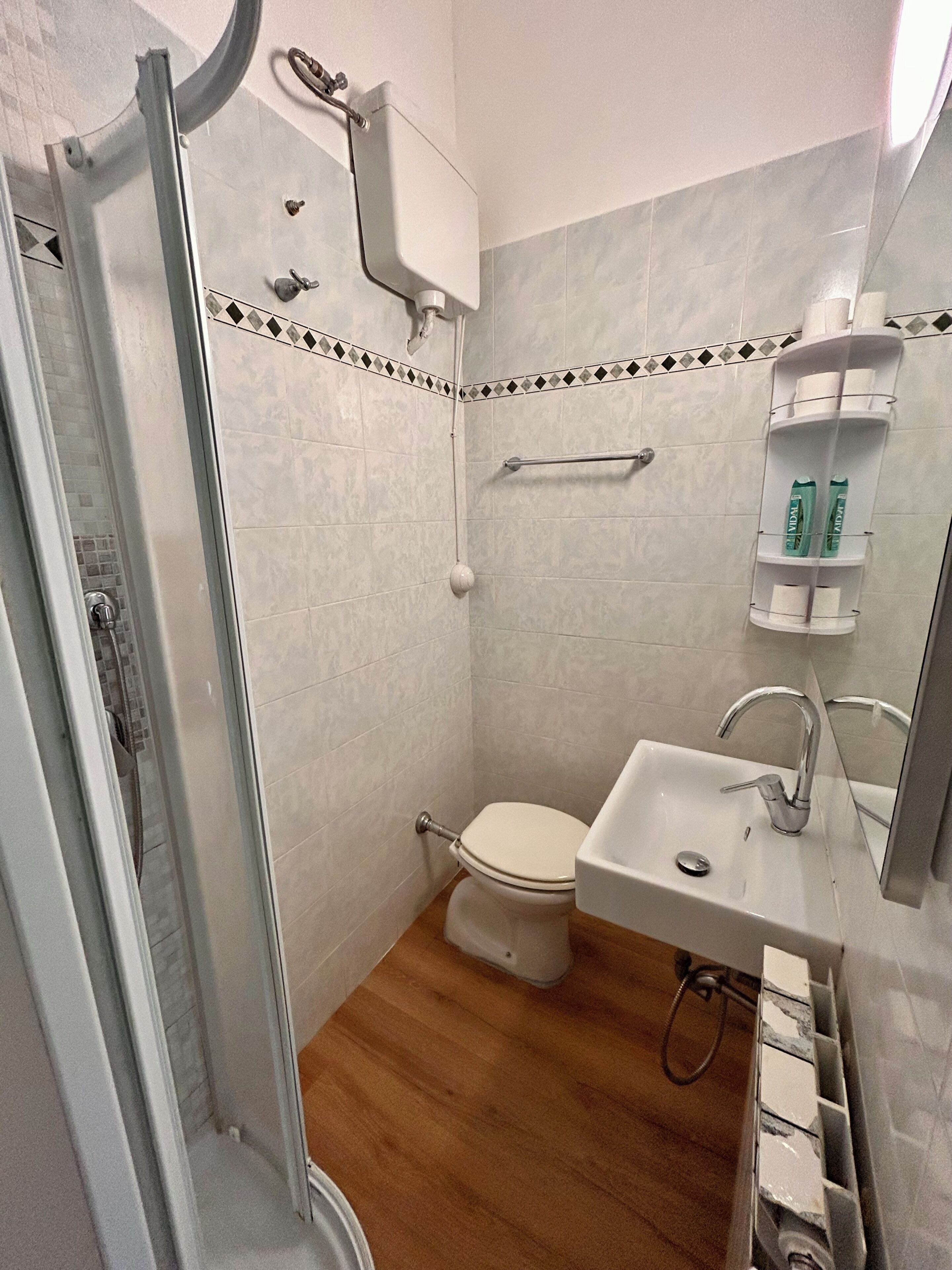 Classic Apartment, Air conditioning, Courtyard View | Bathroom | Shower, hair dryer, towels, soap