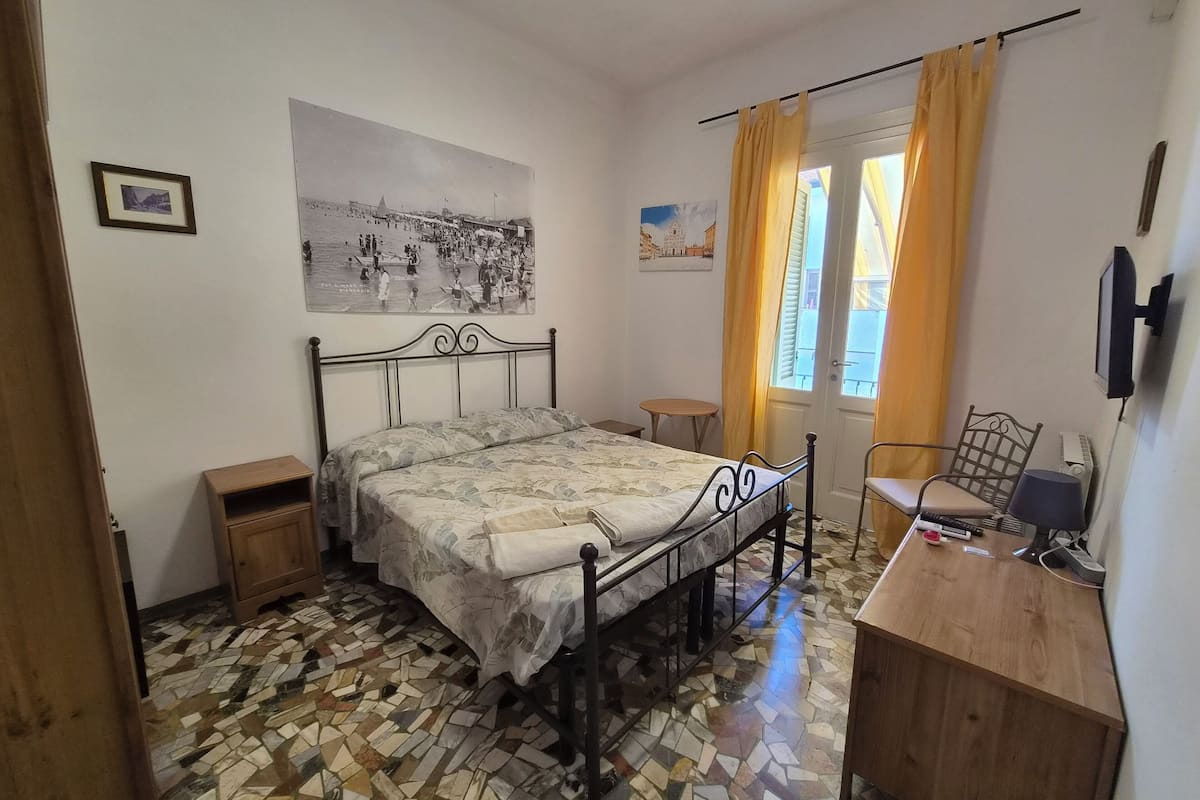 Classic Apartment, Air conditioning, Courtyard View | Minibar (free items), blackout drapes, soundproofing