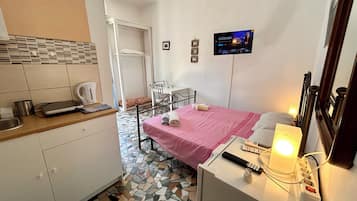 Free minibar, blackout curtains, soundproofing
