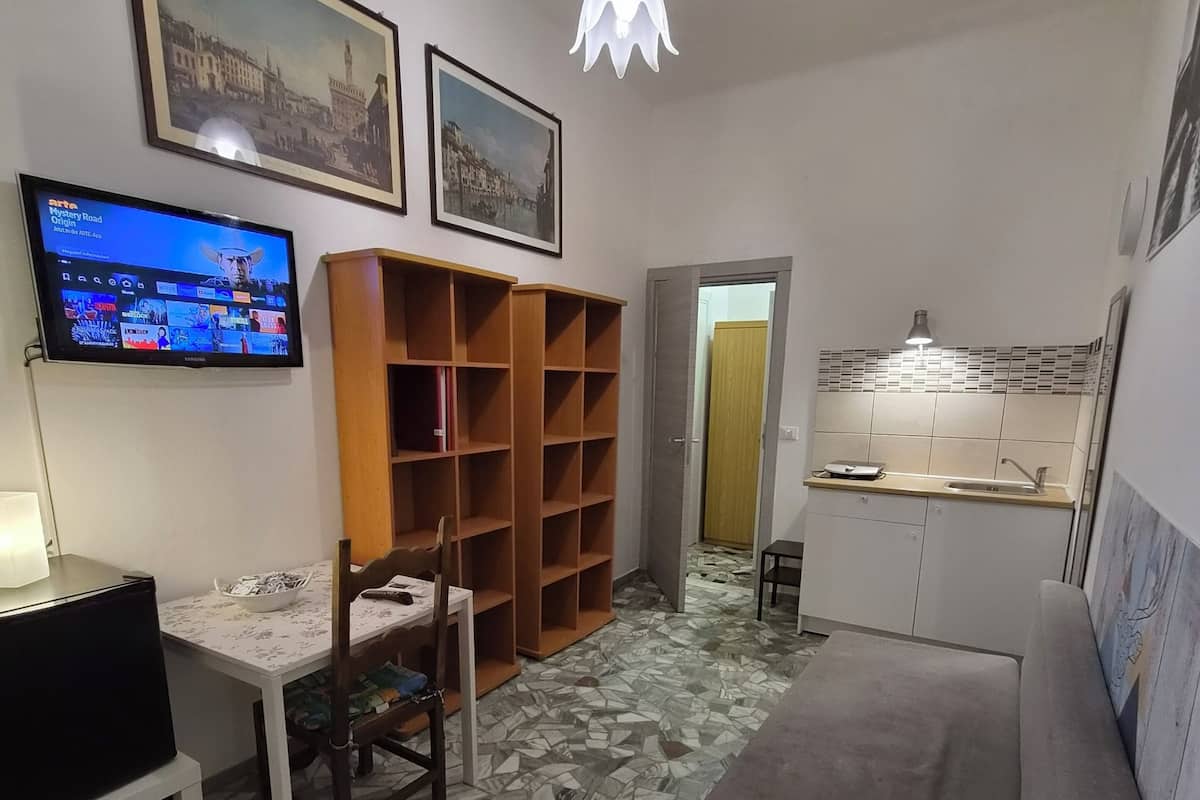 Classic Apartment, City View | Living area | Computer monitors