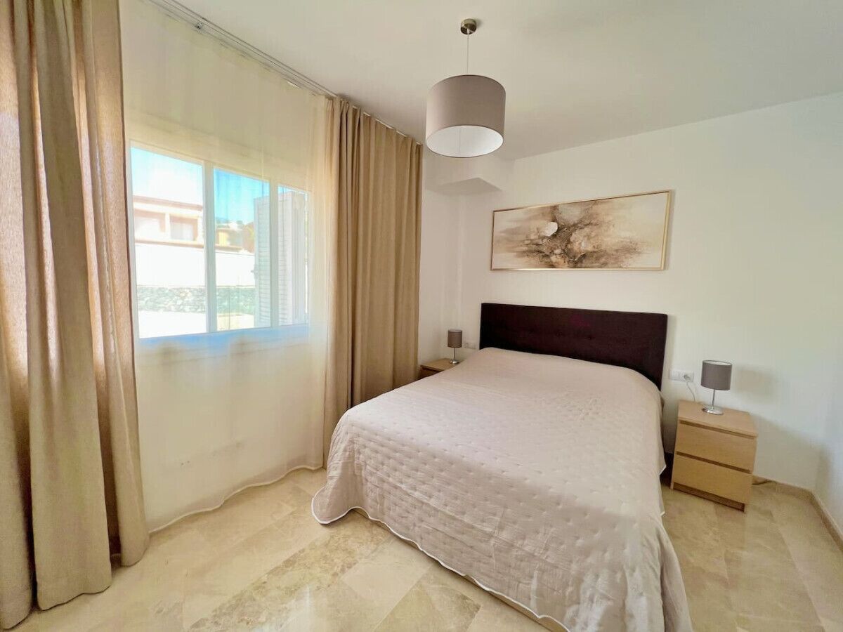 3 bedrooms, desk, iron/ironing board, WiFi