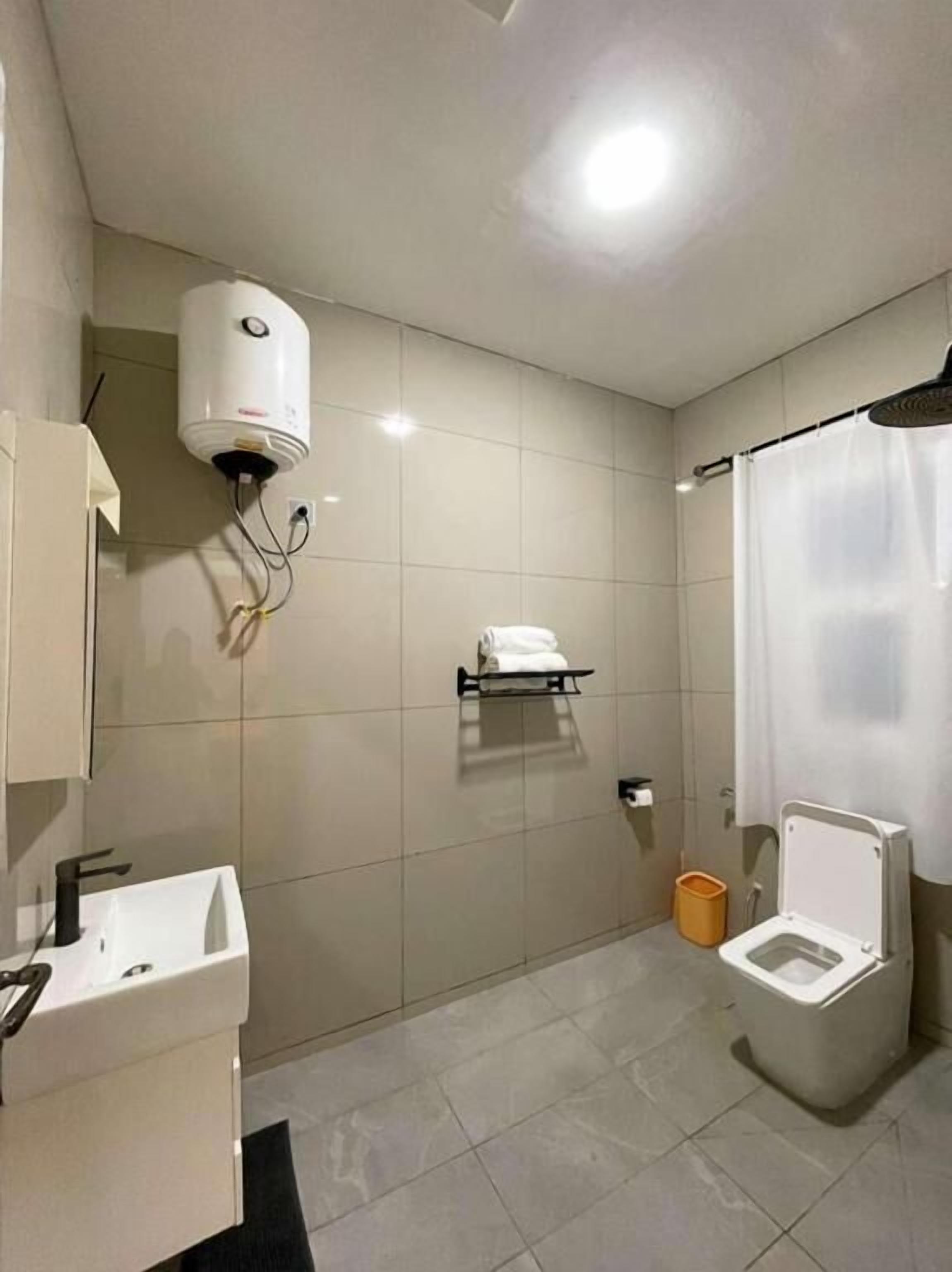 Apartment, Balcony, City View | Bathroom