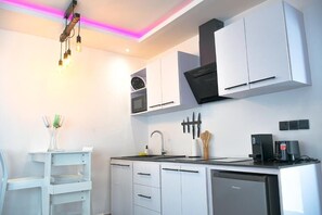 Ảnh chưa phân loại, 2 trong số 28 ảnh, nút
