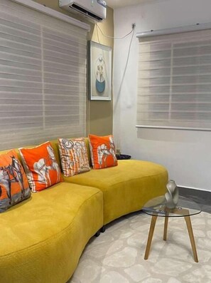 Ảnh chưa phân loại, 5 trong số 28 ảnh, nút