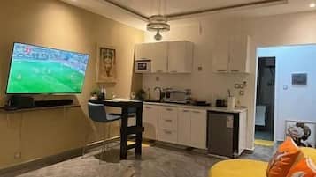 Apartment, Balcony, City View | Living area